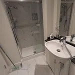 Pvt Ensuite Room ,25 Mins Train To City Center