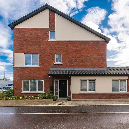 Pvt Ensuite Room ,25 Mins Train To City Center * Dublin