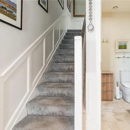 Pvt With Direct Train To Center 25 Mins Проживание в семье *