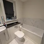Pvt Ensuite Room ,25 Mins Train To City Center * Dublin