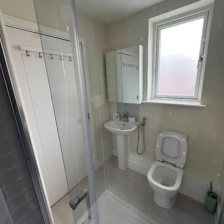 Pvt Room With Direct Train To City Center 25 Mins Homestay