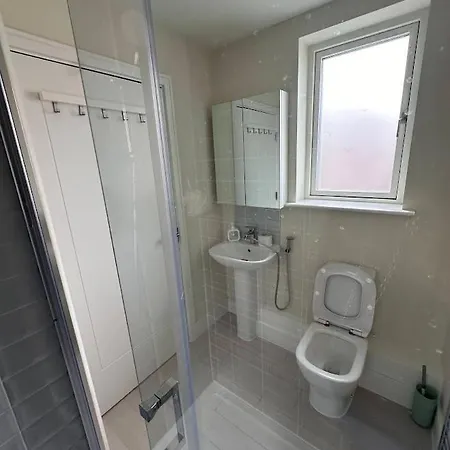 Pvt With Direct Train To Center 25 Mins Alloggio in famiglia