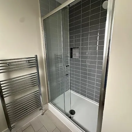 Pvt Room With Direct Train To City Center 25 Mins