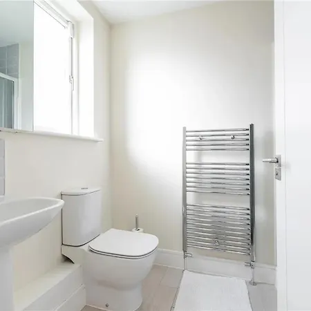 Pvt Ensuite ,25 Mins Train To Center Privat bolig