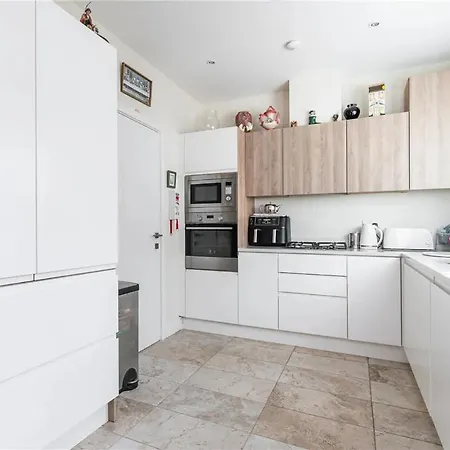 Homestay Pvt Room With Direct Train To City Center 25 Mins Dublin