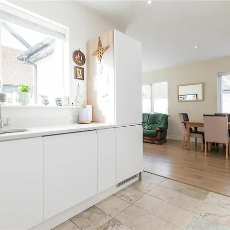 Pvt Room With Direct Train To City Center 25 Mins Dublin