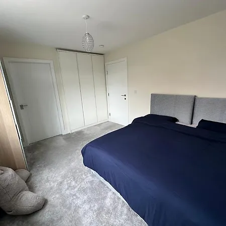 Pvt Room With Direct Train To City Center 25 Mins Homestay *