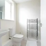 Pvt Ensuite Room ,25 Mins Train To City Center Privat bolig