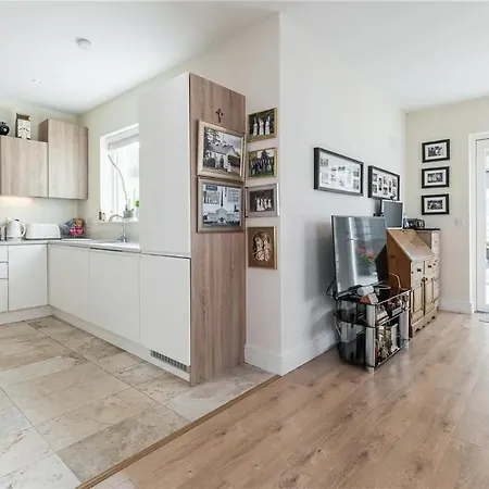 Pvt With Direct Train To Center 25 Mins Privatunterkunft Dublin